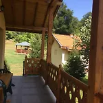 дара Konukevi Kalofer